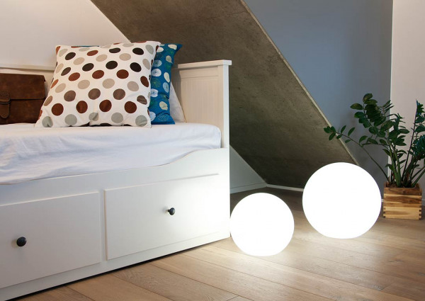 Kugelleuchte Shining Globe Ø30 cm, weiß mit RGB LED