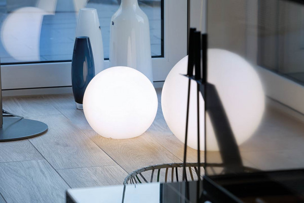 Kugelleuchte Shining Globe Ø30 cm, weiß mit RGB LED