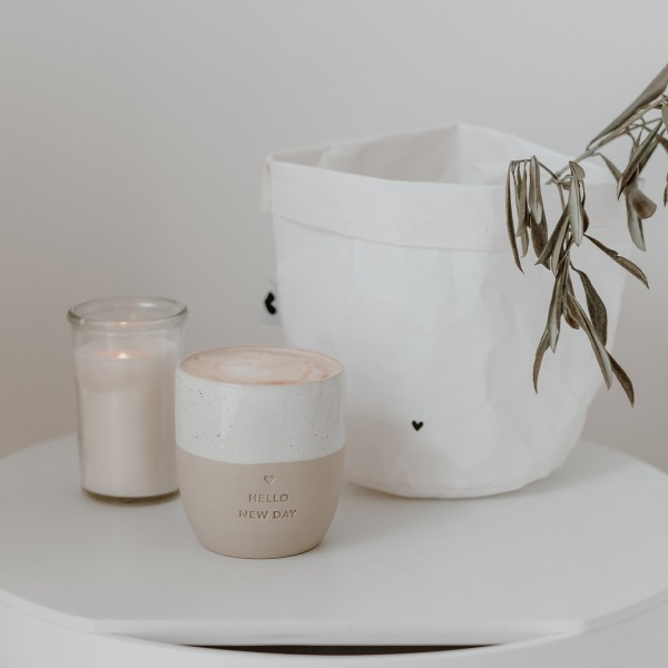 Becher ' HELLO NEW DAY '--